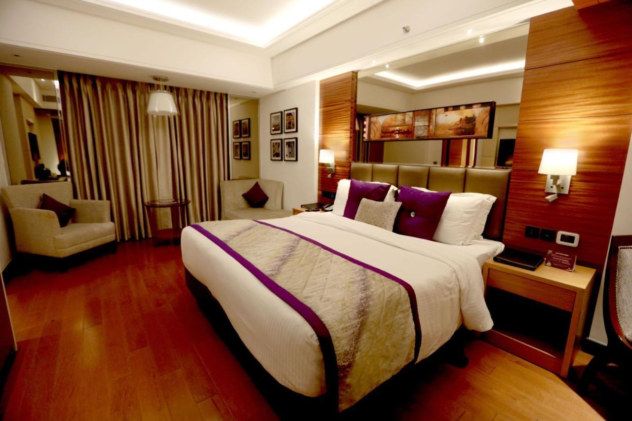 Hotel Madin Varanasi Luaran gambar